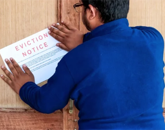 Man posting an eviction notice on a door of a renter - 1 (800) 880-7954