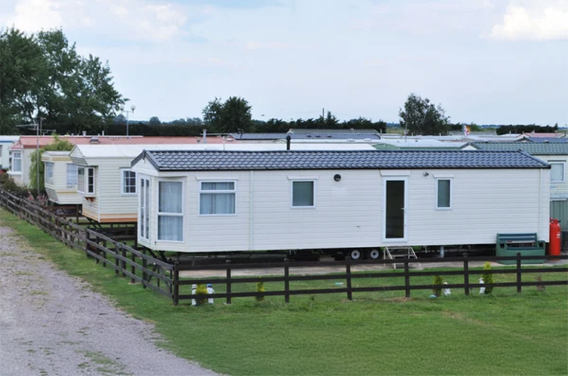 Pros vs. Cons About Living in a Mobile Home vs a Traditional Home