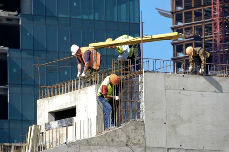 Reno's Real Estate Rebound: Market Shift & Comparison with Las Vegas - 1 (800) 880-7954